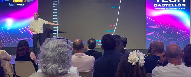 Jon Hernández durante su ponencia sobre Inteligencia Artificial en Castellón Tech Connect 2026